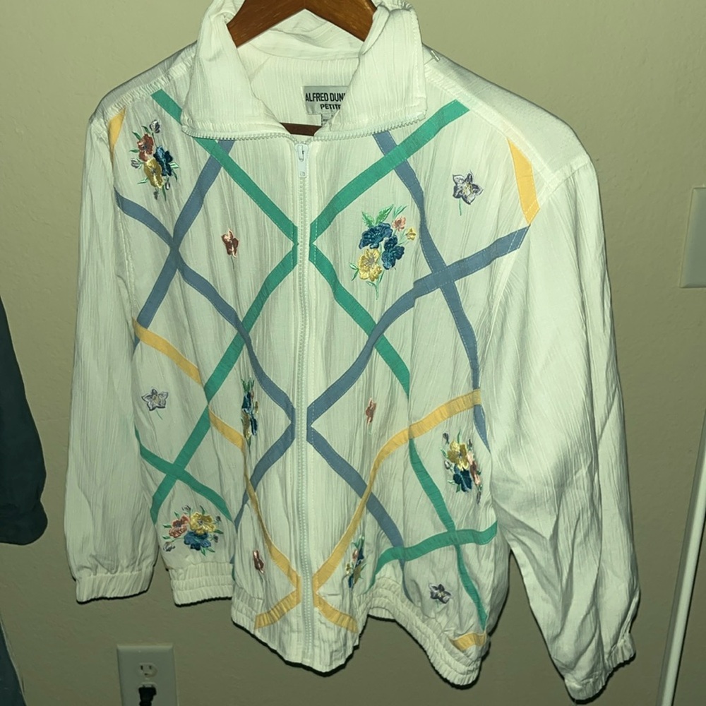 Alfred Dunner White Floral Wind breaker.